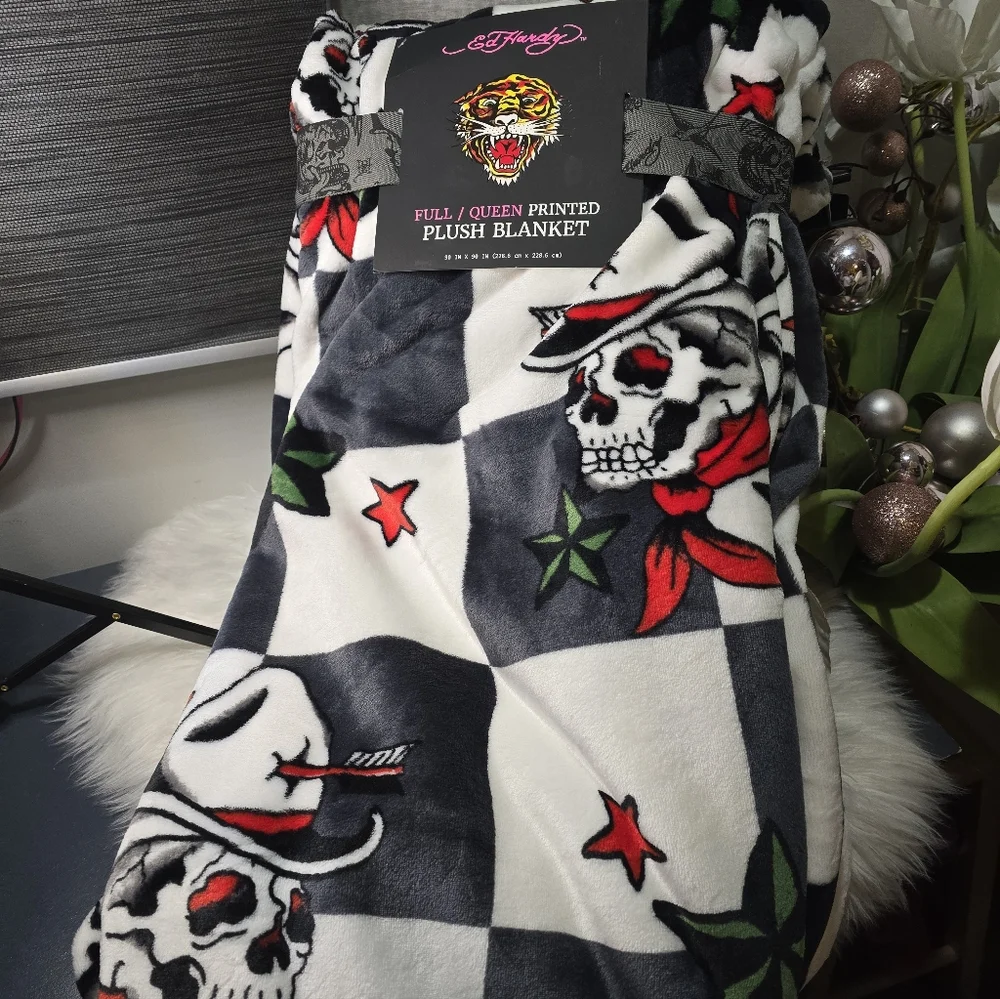 Ed Hardy Oversize Throw 90 x 90   Full/QueenBrand new